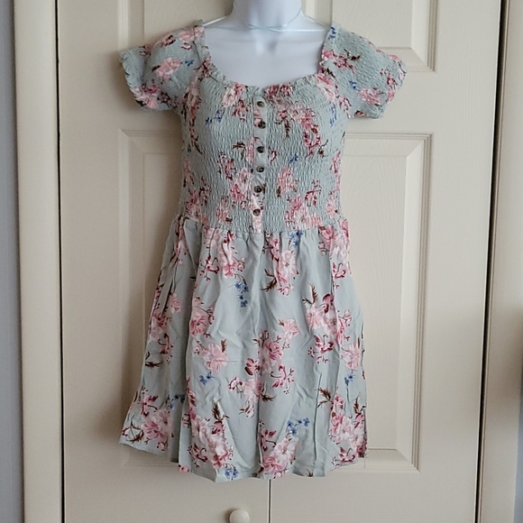 Charlotte Russe Dresses & Skirts - Floral off the shoulder dress